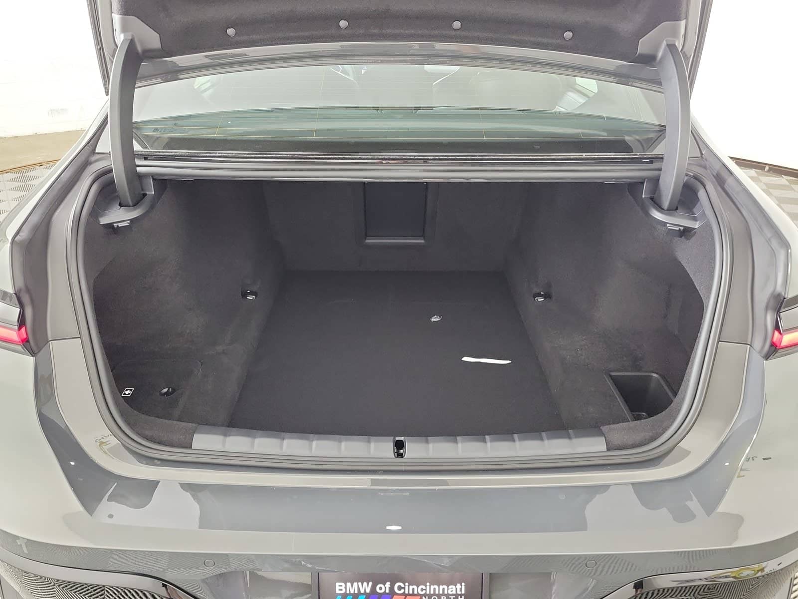 2026 BMW 7 Series - Image 24