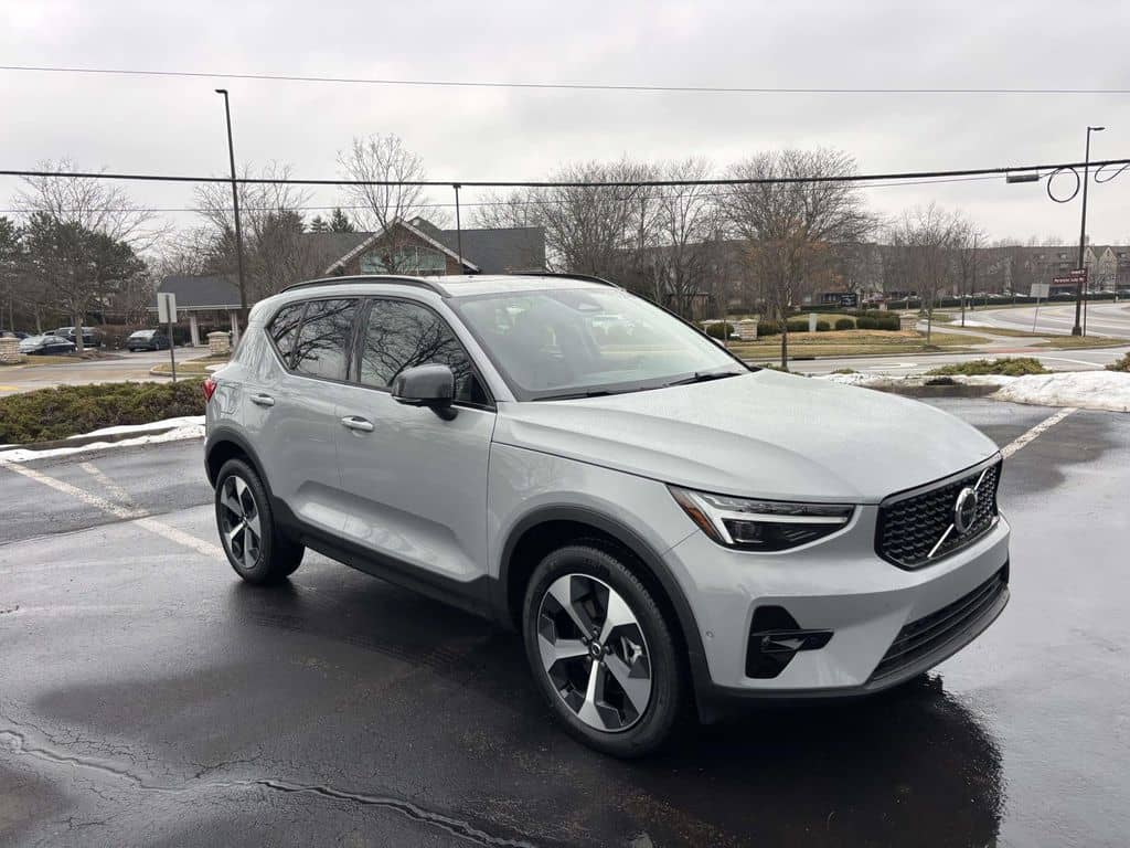 2026 Volvo XC40 - Image 1