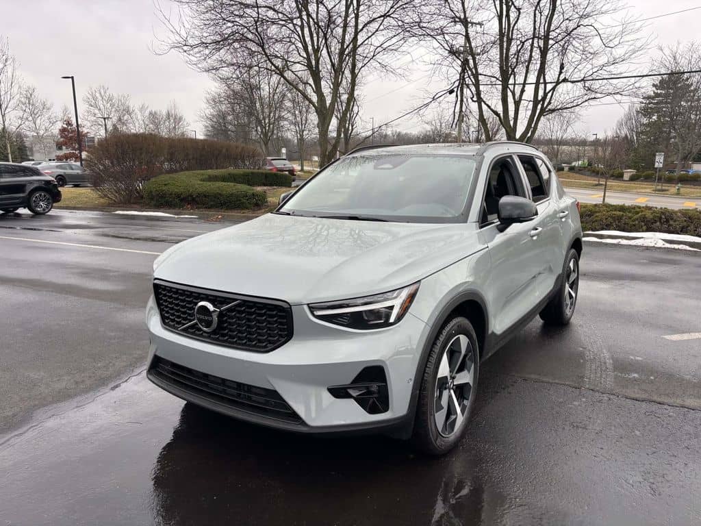 2026 Volvo XC40 - Image 3
