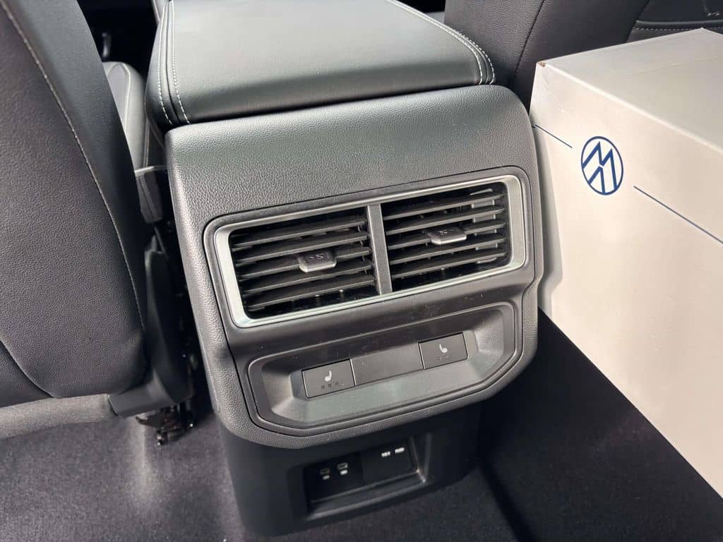 2026 Volkswagen Atlas Cross Sport - Image 33