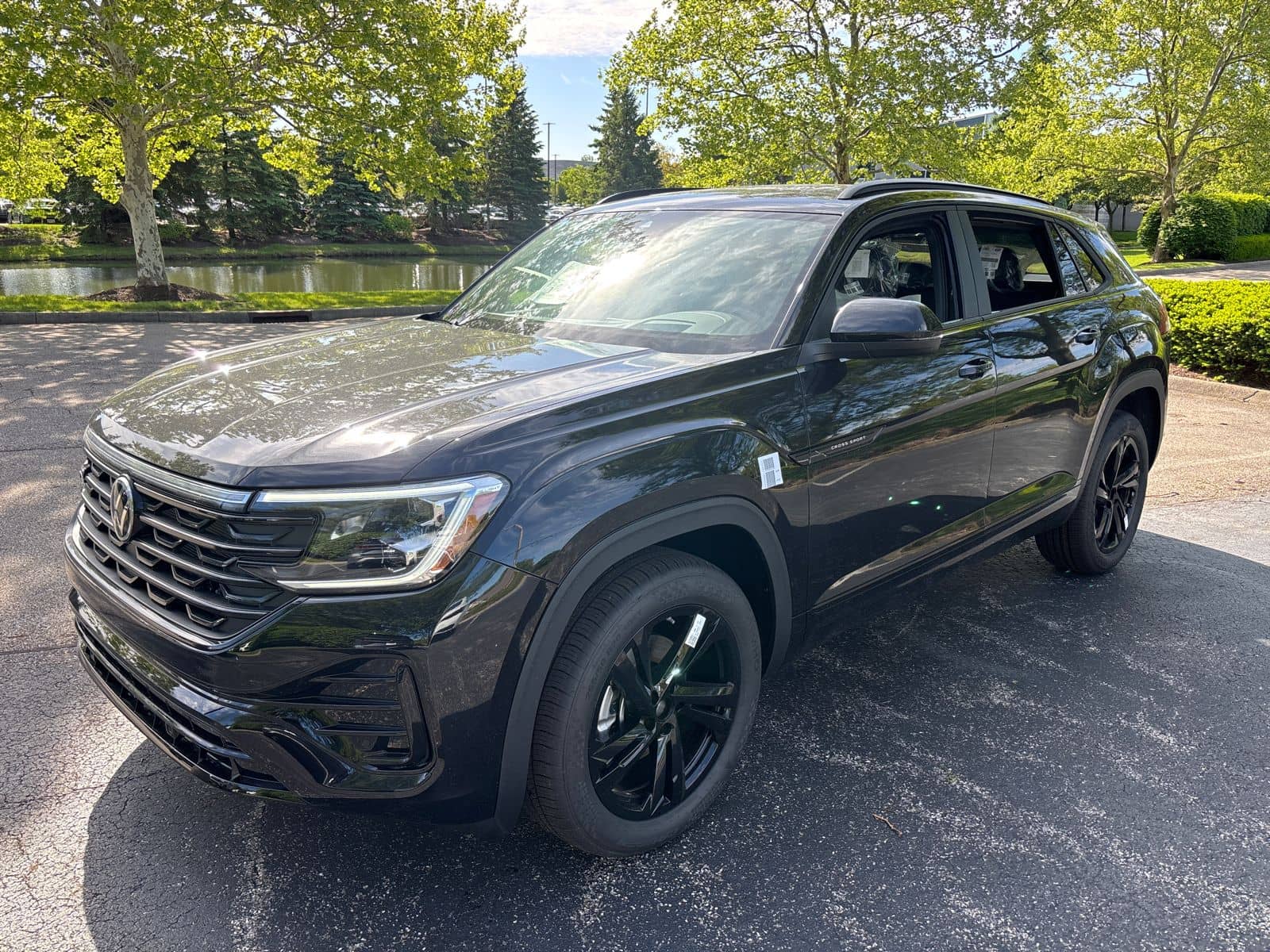 2026 Volkswagen Atlas Cross Sport - Image 1