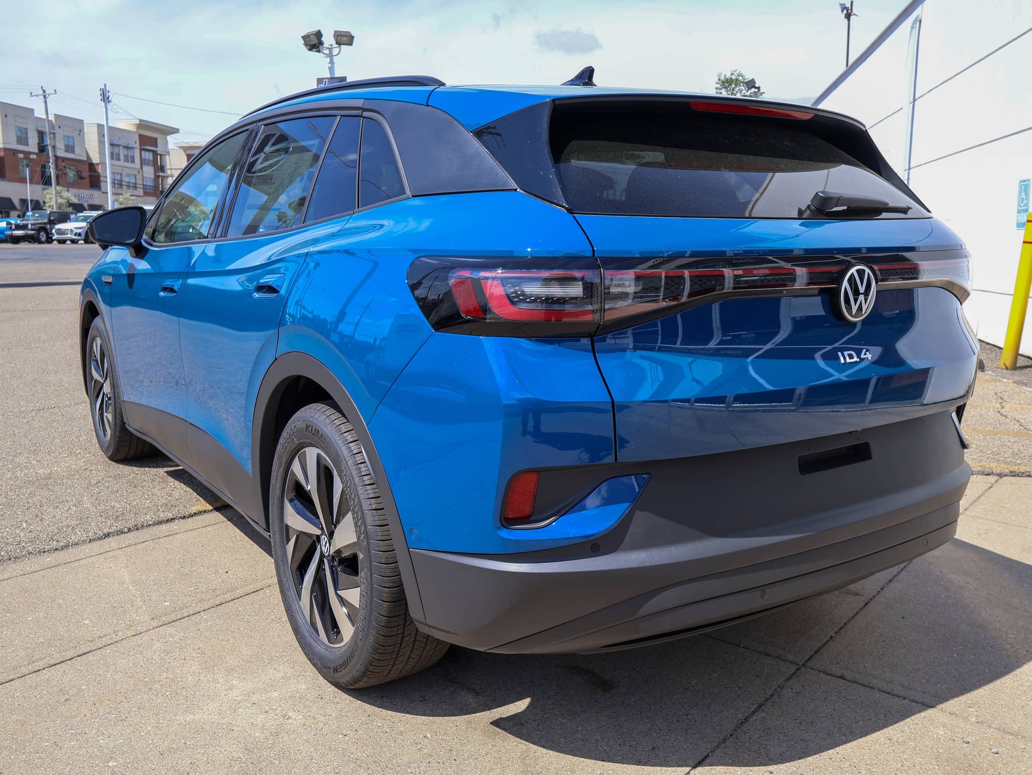 2026 Volkswagen ID.4 - Image 3