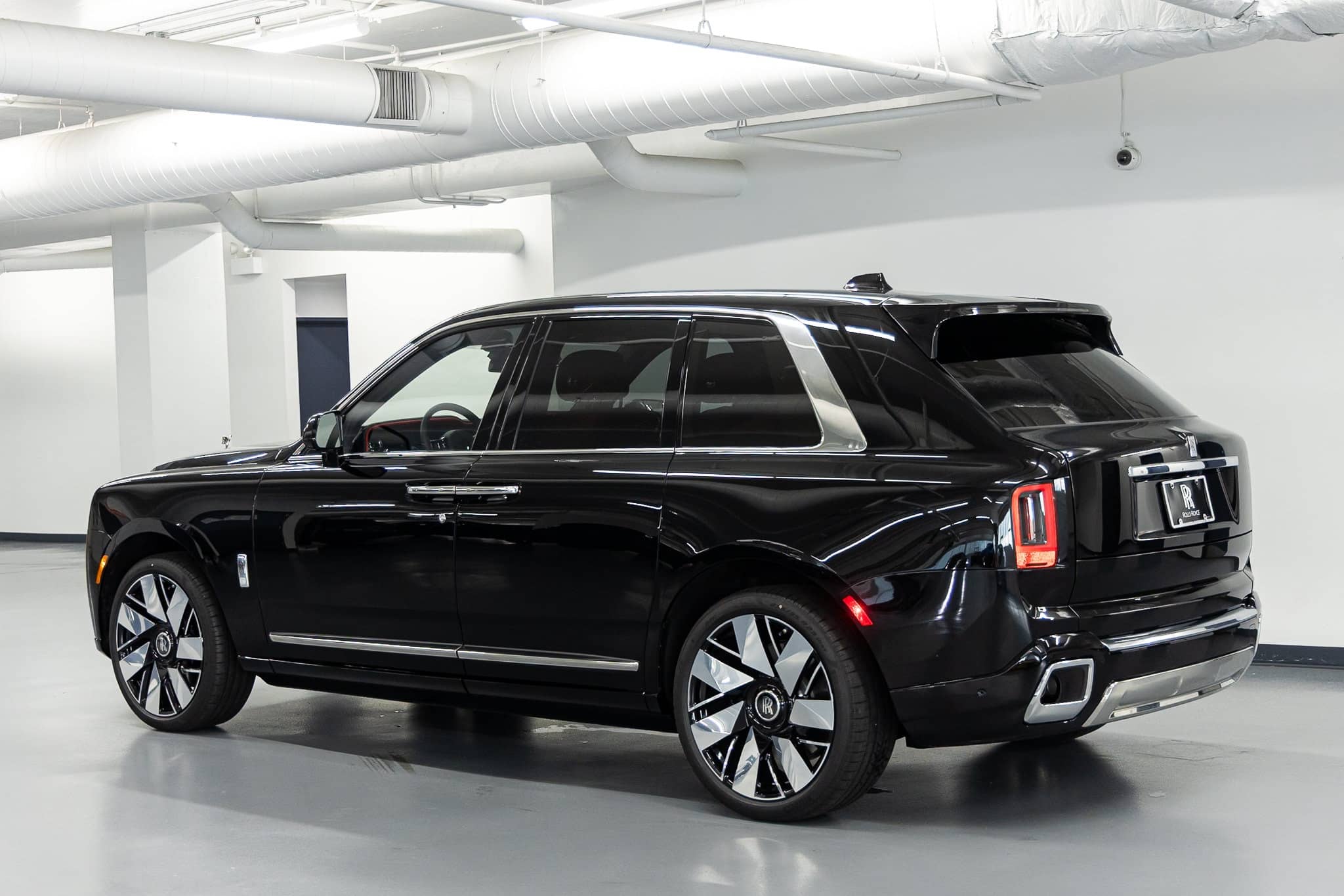 2027 Rolls-Royce Cullinan - Image 3