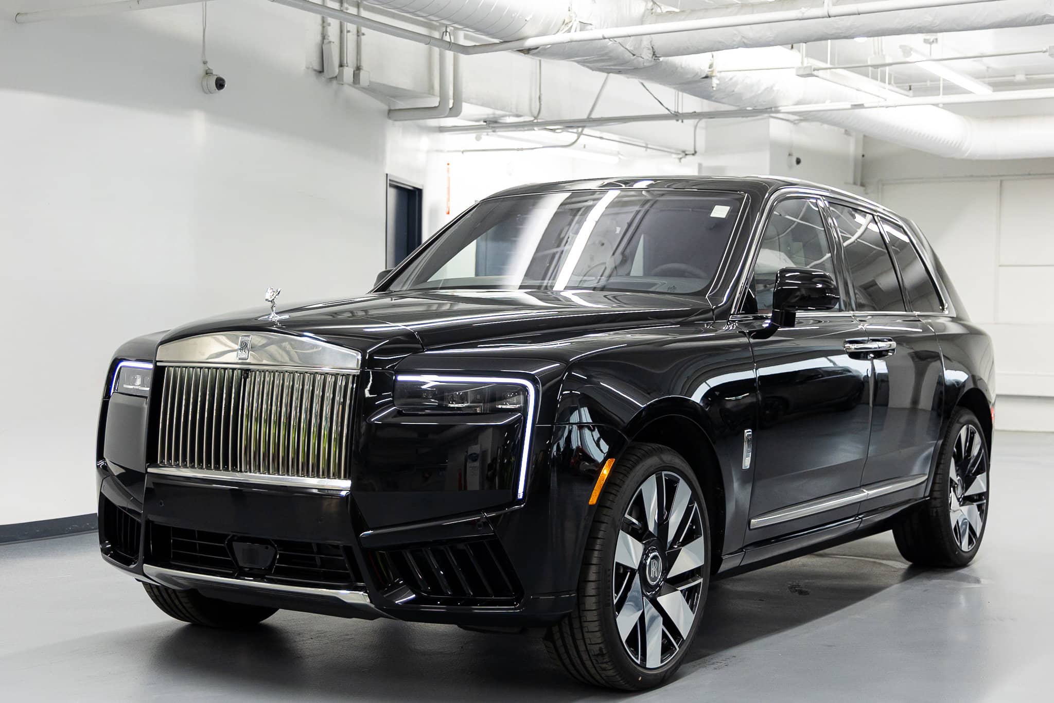 2026 Rolls-Royce Cullinan - Image 2