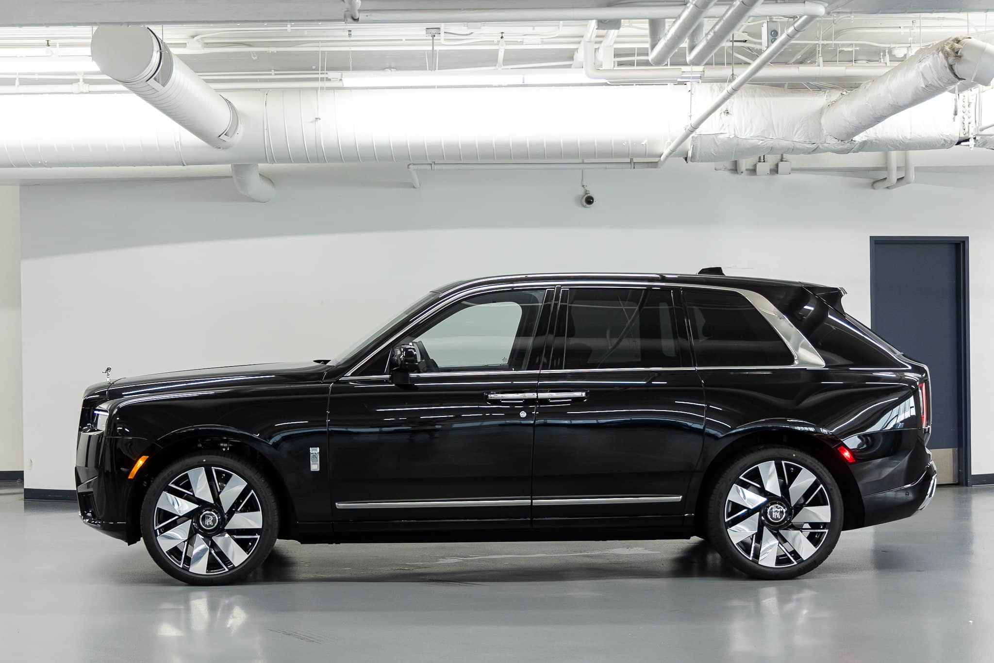 2027 Rolls-Royce Cullinan - Image 2