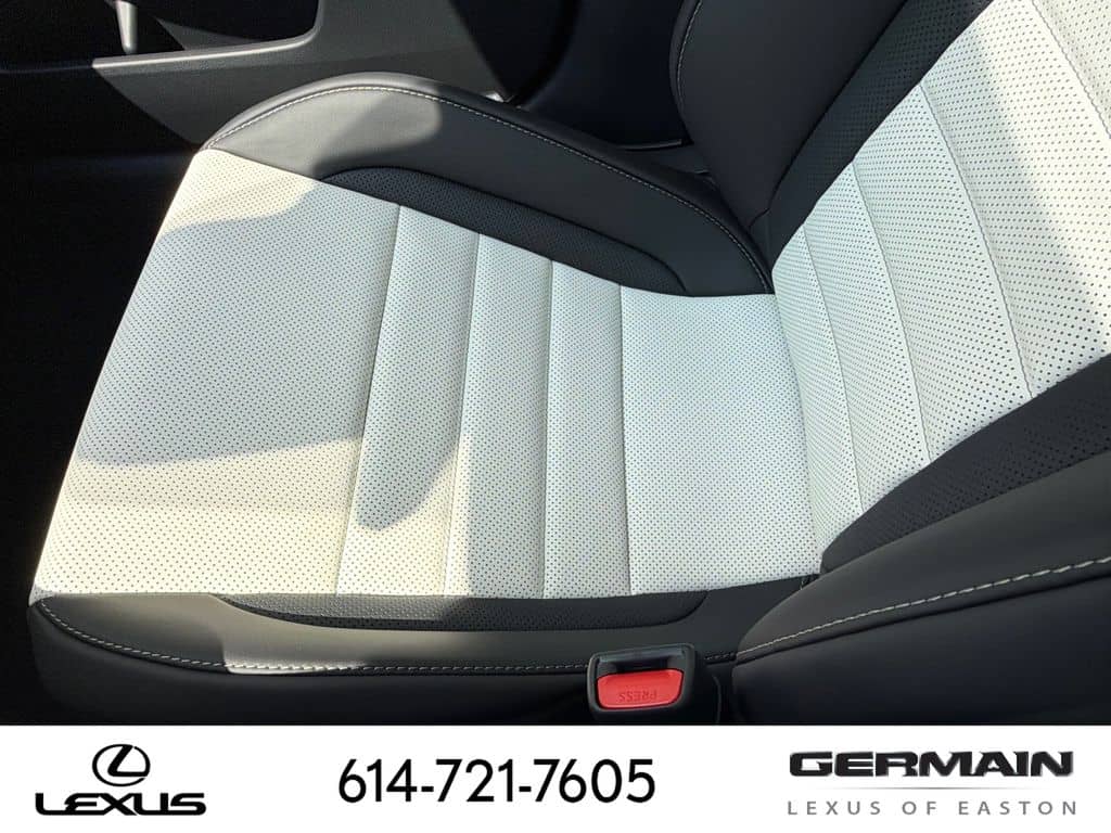 2026 Lexus IS - Image 28