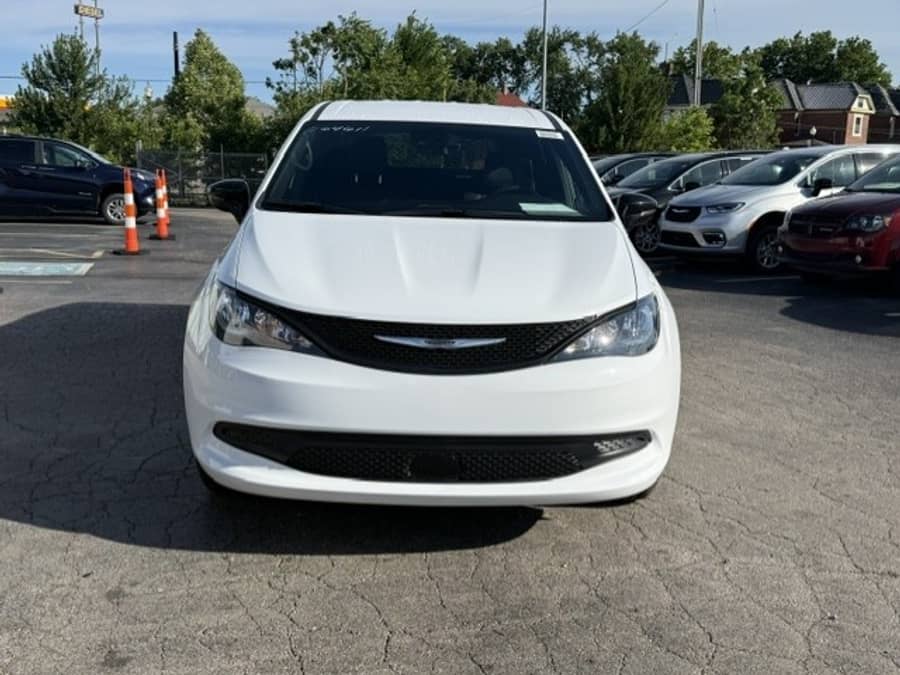 2026 Chrysler Voyager - Image 2