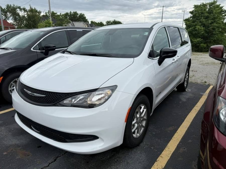 2026 Chrysler Voyager - Image 2