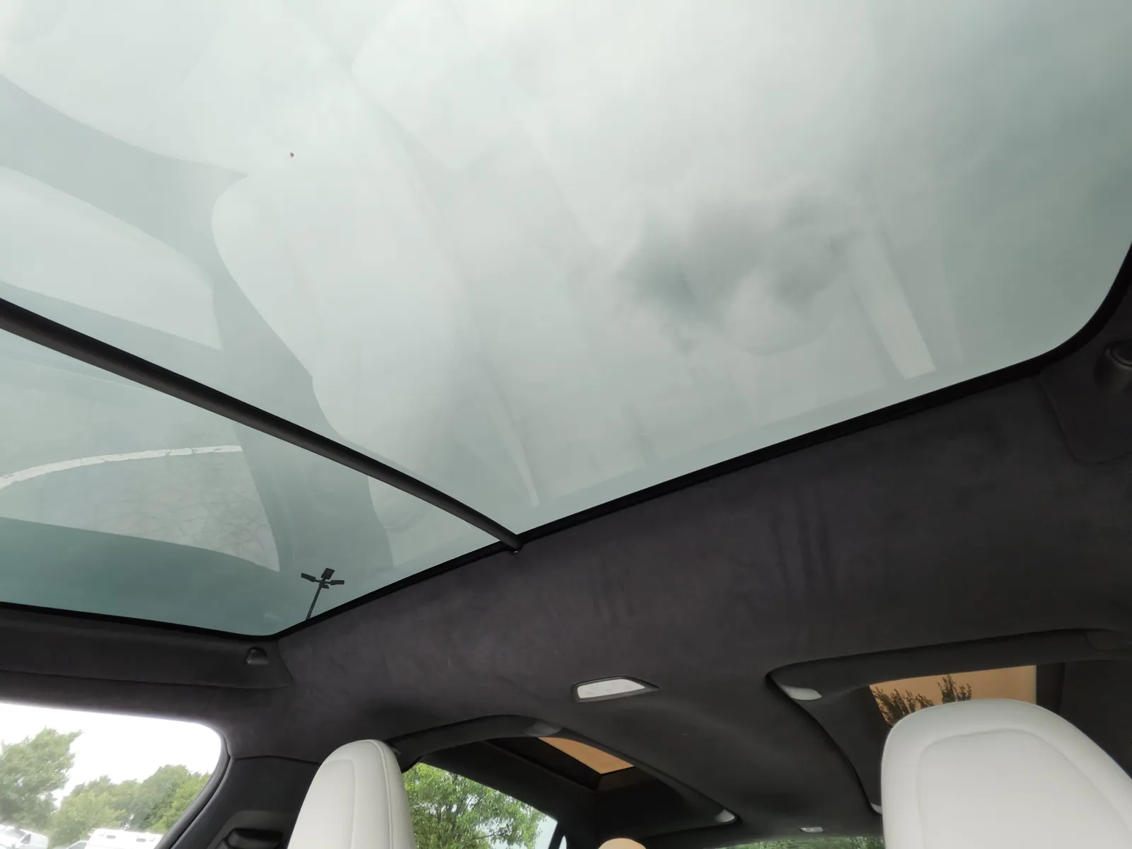2021 Tesla Model X - Image 2