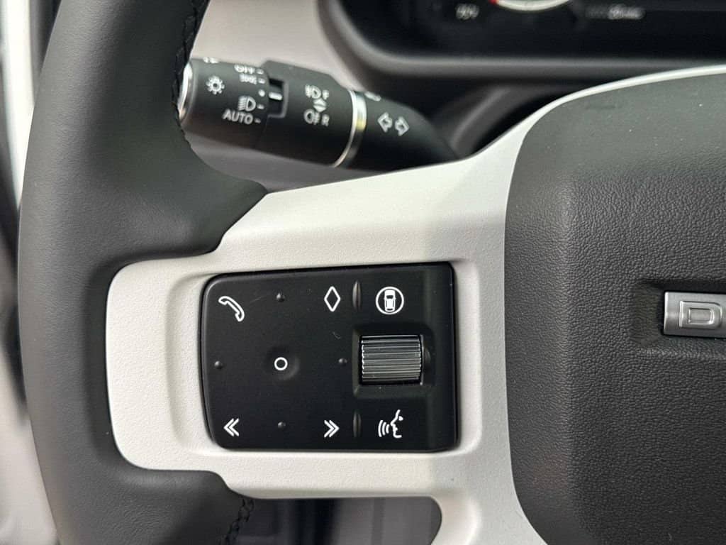 2026 Land Rover Defender - Image 31