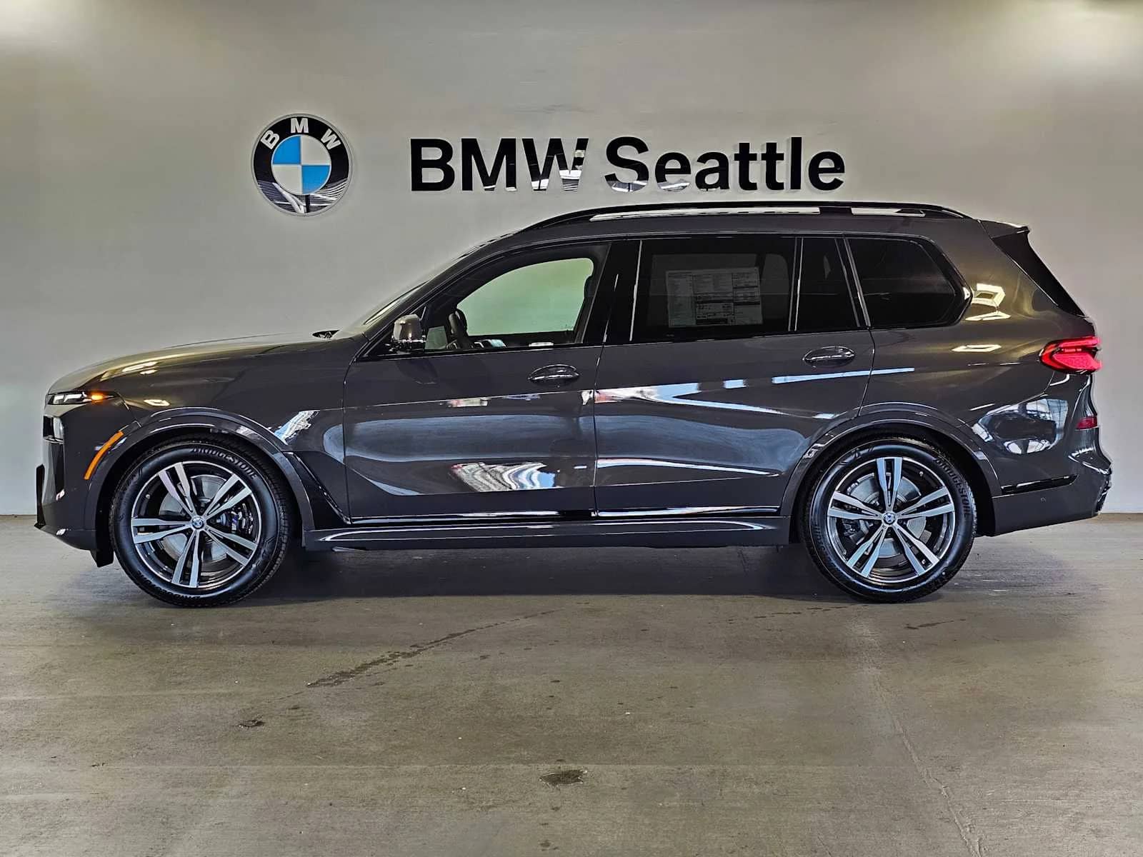 2027 BMW X7 - Image 3