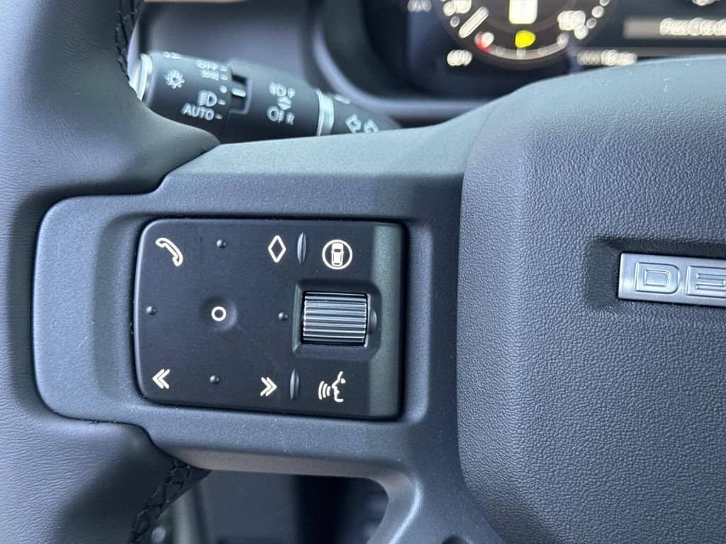 2026 Land Rover Defender - Image 31
