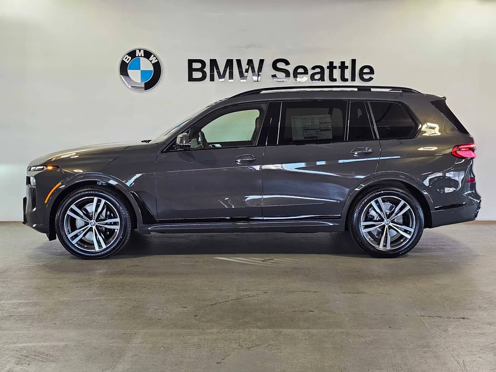 2027 BMW X7 - Image 3