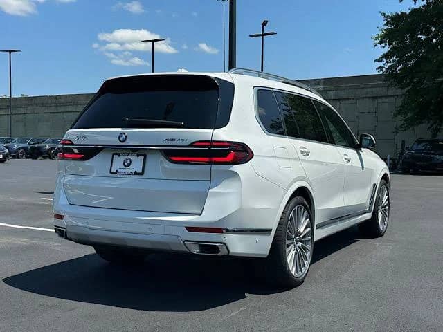 2027 BMW X7 - Image 3