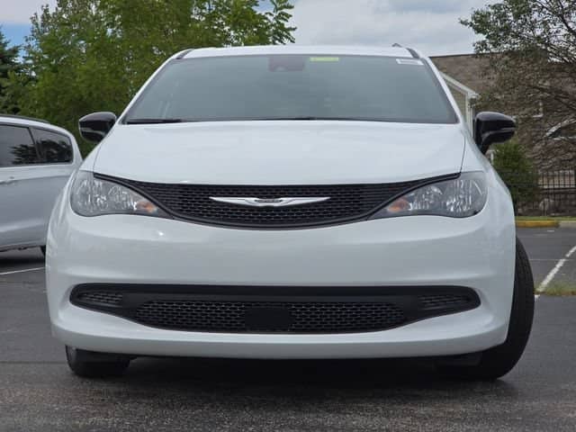 2027 Chrysler Voyager - Image 3