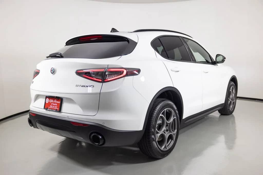 2025 Alfa Romeo Stelvio - Image 2