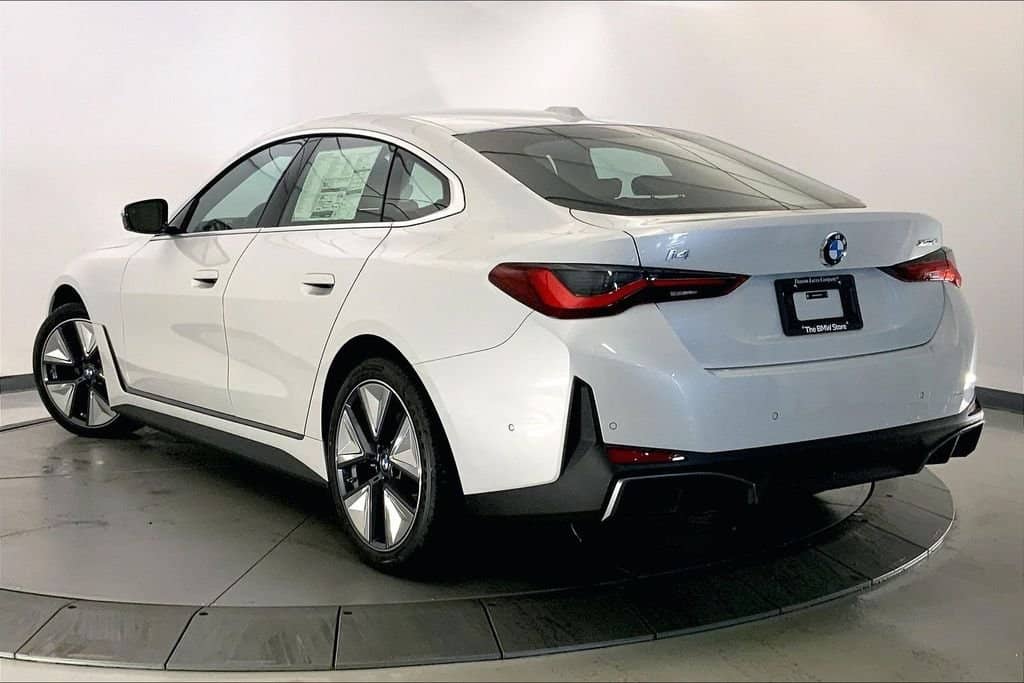 2026 BMW i4 - Image 2