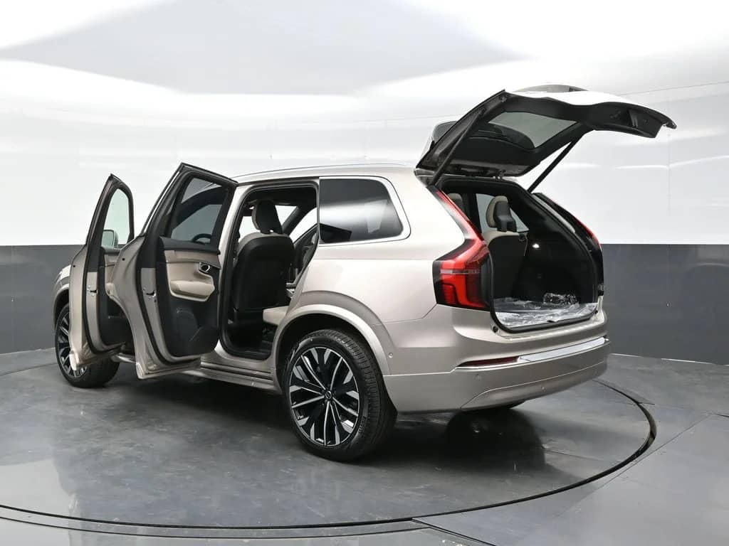 2026 Volvo XC90 - Image 45