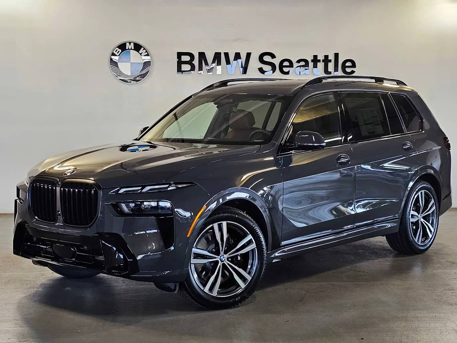 2027 BMW X7 - Image 1