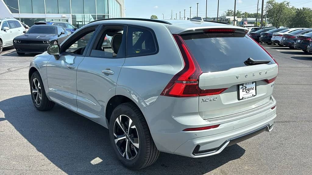 2027 Volvo XC60 - Image 3