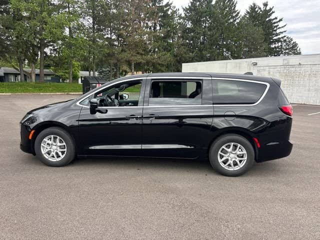2027 Chrysler Pacifica - Image 3
