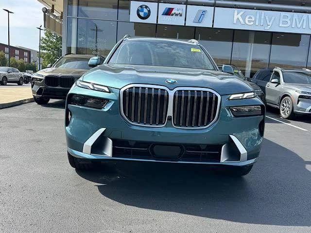 2027 BMW X7 - Image 2
