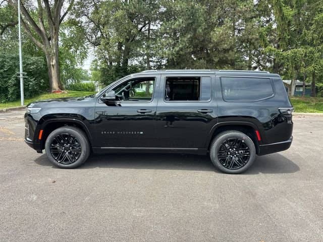 2026 Jeep Grand Wagoneer - Image 3