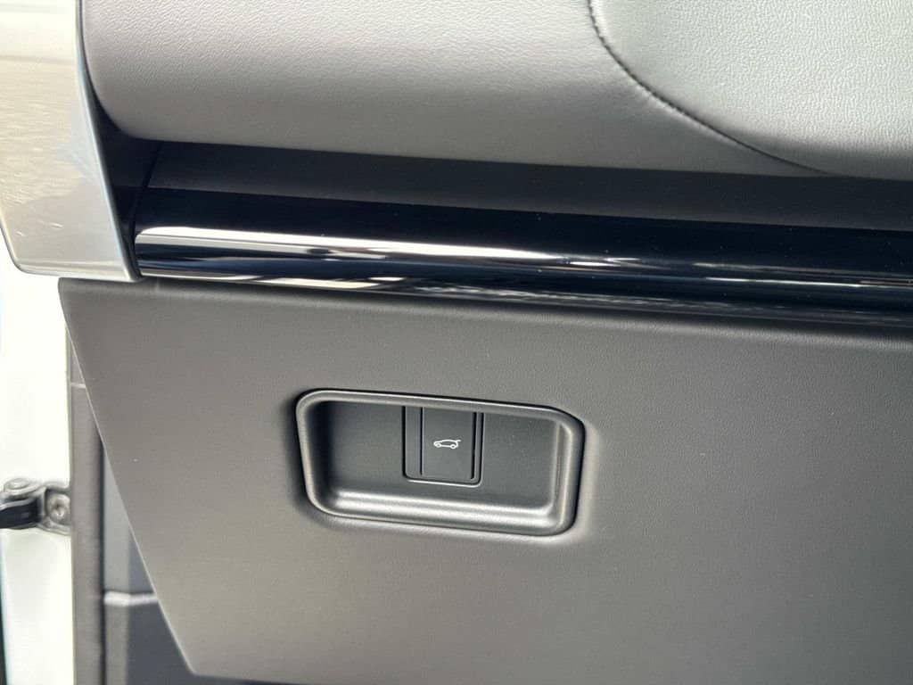2026 Land Rover Range Rover - Image 31