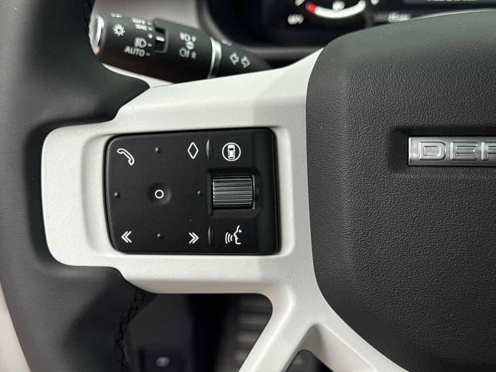 2026 Land Rover Defender - Image 30