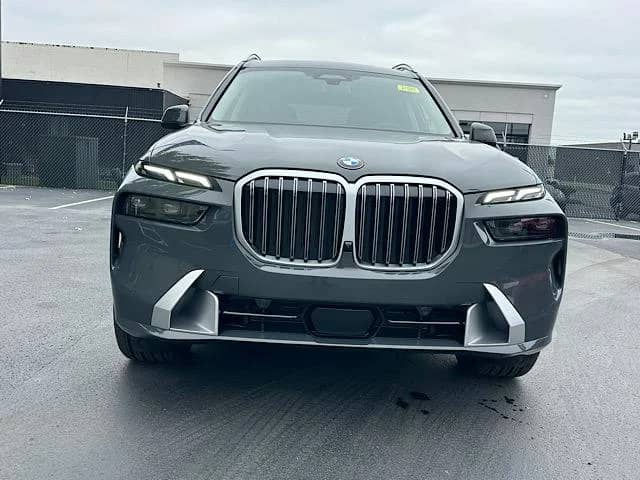 2027 BMW X7 - Image 2
