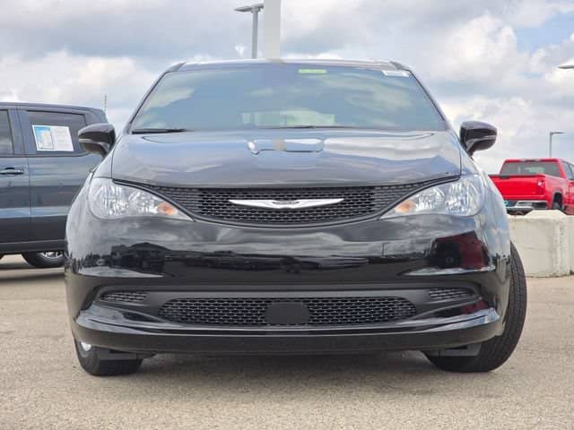 2027 Chrysler Voyager - Image 3