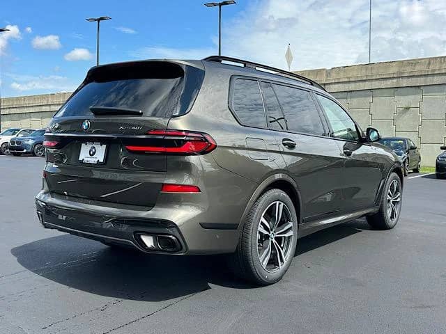 2027 BMW X7 - Image 3