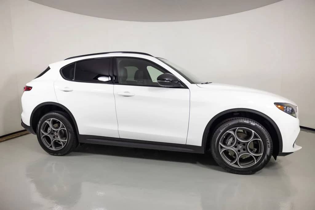 2025 Alfa Romeo Stelvio - Image 3