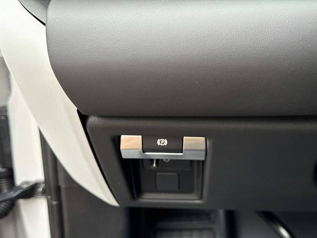 2026 Land Rover Defender - Image 31