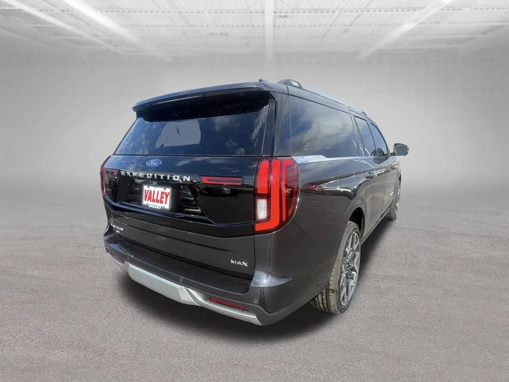 2026 Ford Expedition - Image 3