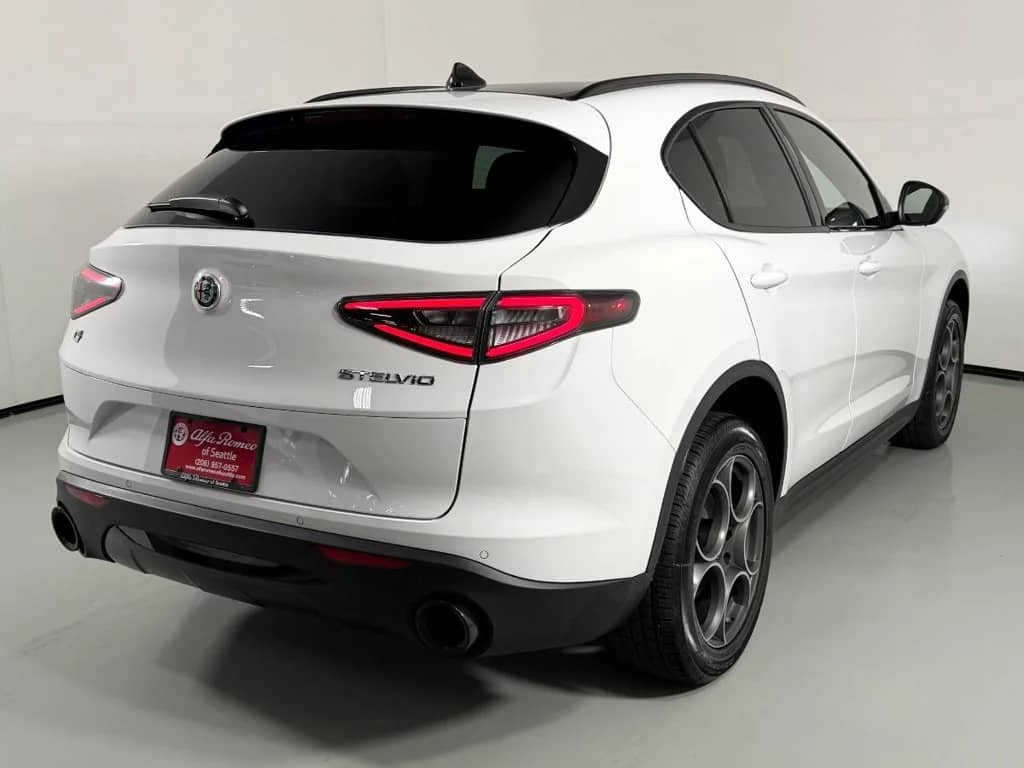 2026 Alfa Romeo Stelvio - Image 2