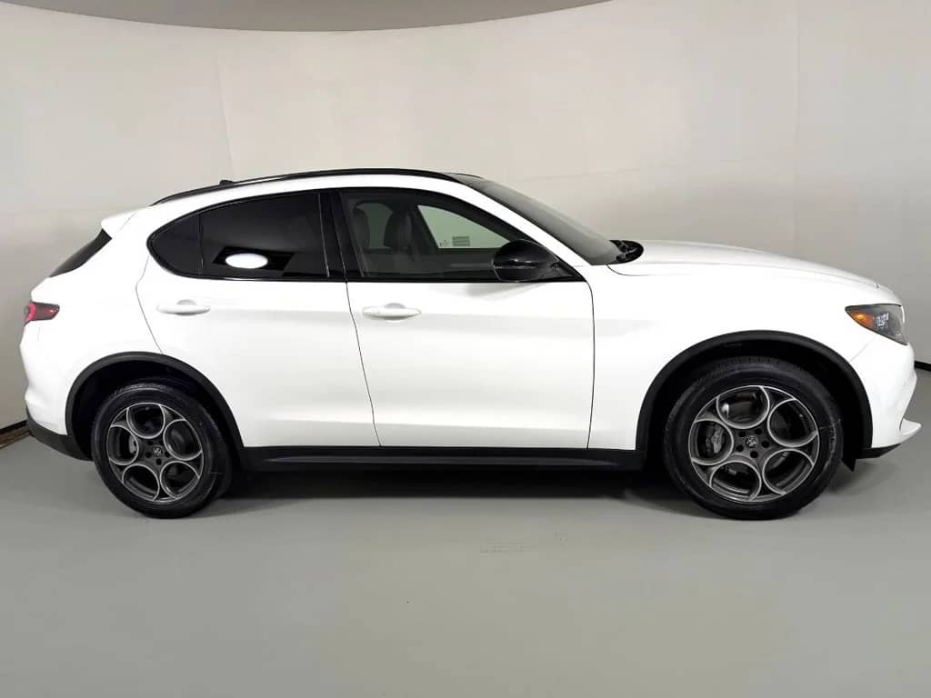 2026 Alfa Romeo Stelvio - Image 3