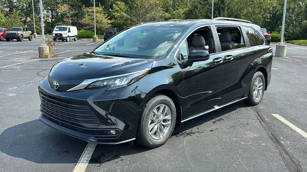 2026 Toyota Sienna - Image 3