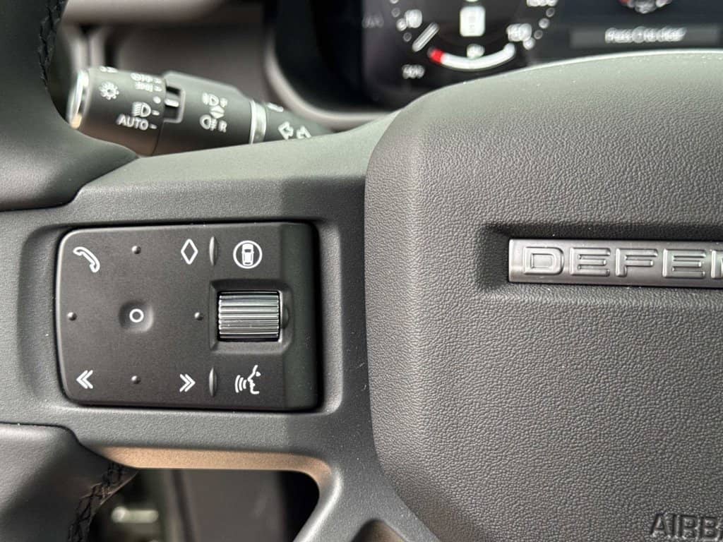 2026 Land Rover Defender - Image 31