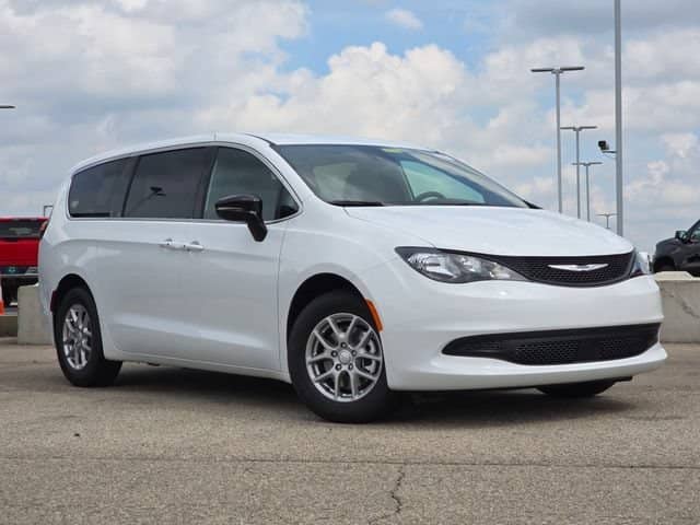 2027 Chrysler Voyager - Image 2