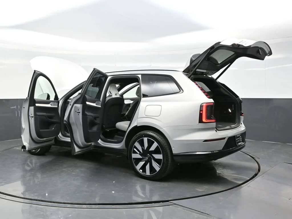 2025 Volvo EX90 - Image 44