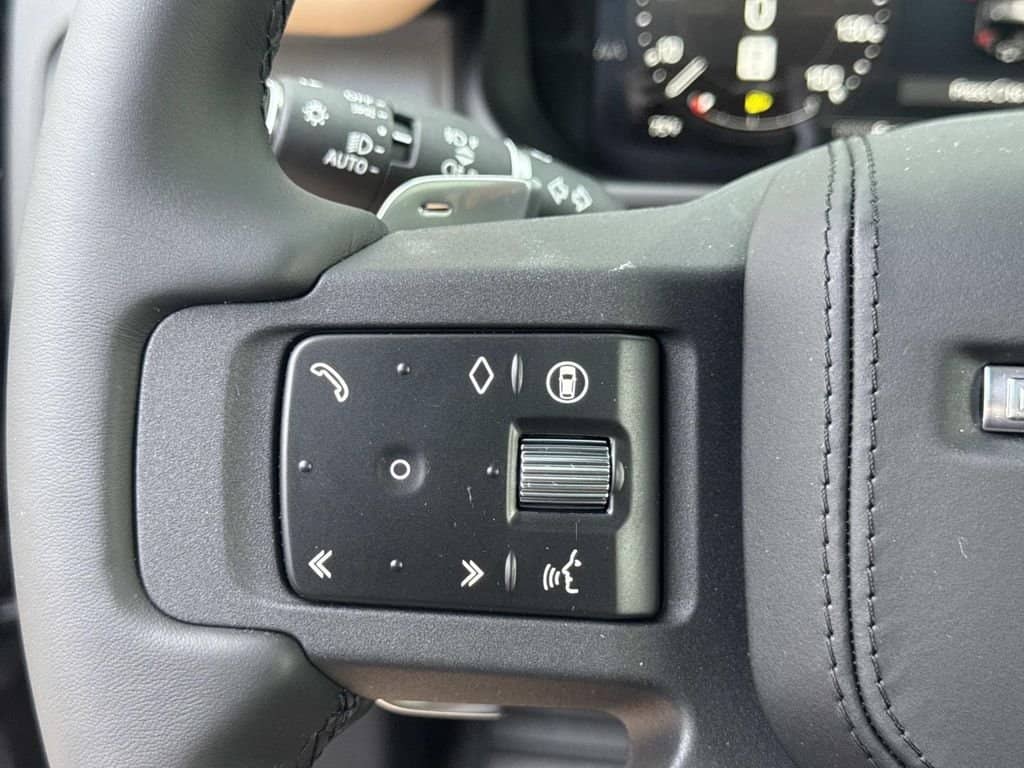 2026 Land Rover Defender - Image 31