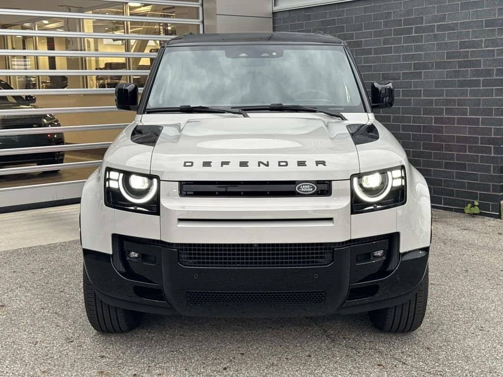 2026 Land Rover Defender - Image 2