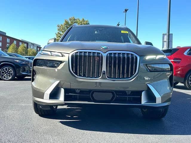 2027 BMW X7 - Image 2
