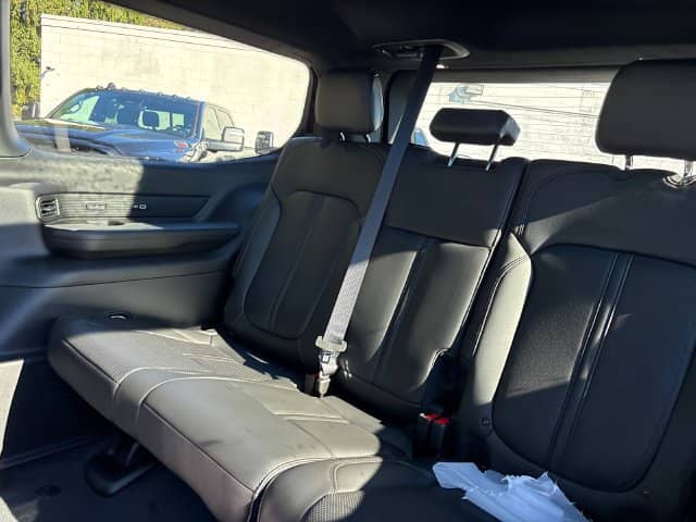 2027 Jeep Grand Wagoneer - Image 3