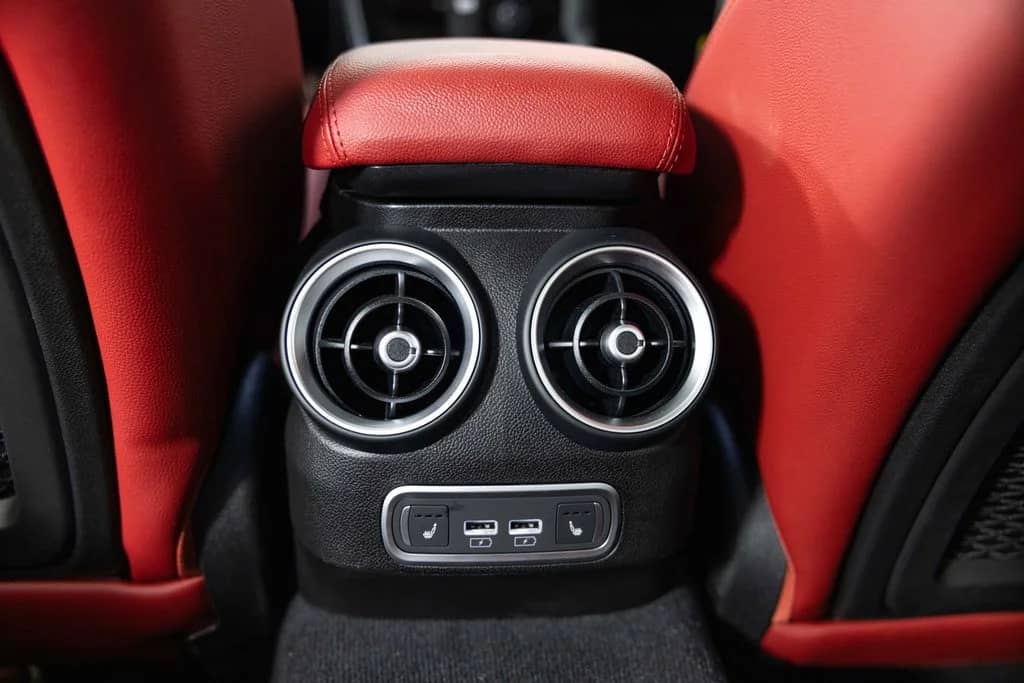 2026 Alfa Romeo Giulia - Image 32