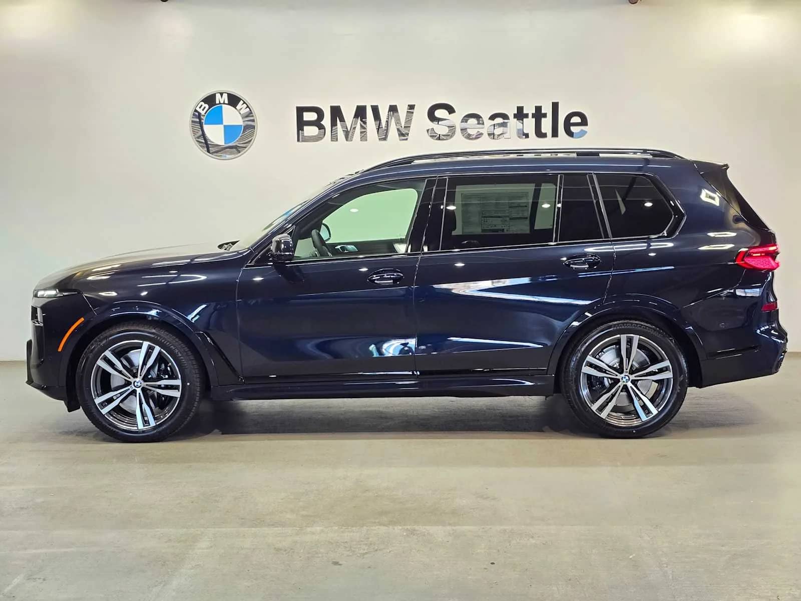 2027 BMW X7 - Image 3