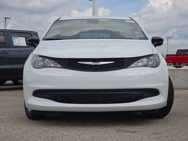 2027 Chrysler Voyager - Image 3