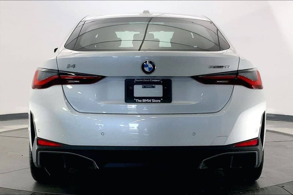 2026 BMW i4 - Image 3