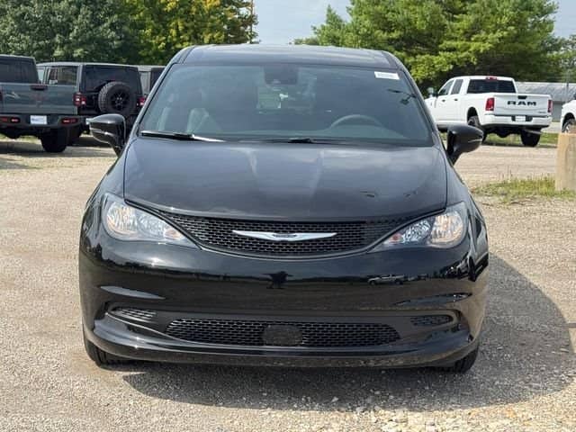 2027 Chrysler Voyager - Image 2